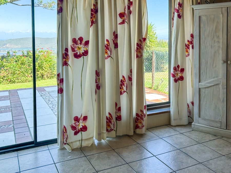 8 Bedroom Property for Sale in Greenfields Western Cape